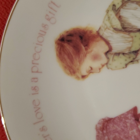 Holly Hobbie 'A Mother's Gift' decorative plate 1981 Limited Edition - Picture 5 of 8